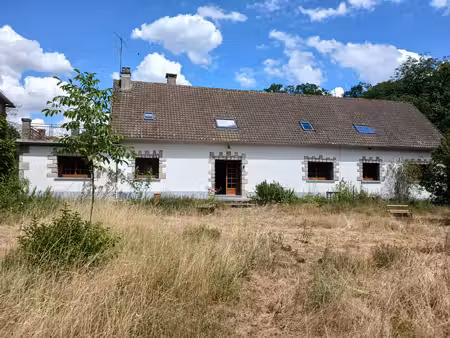 exclusivité   maison de famille avec des grandes dépendances  entre le lac de crescent et.