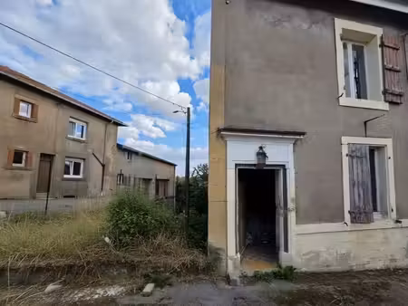 maison et grange à renovée entièrement /idéal investisseur