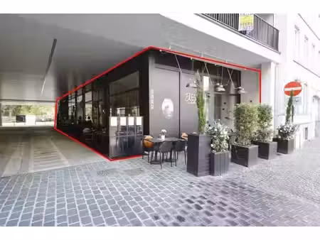 veelzijdig handelspand incl. 1 parking op een commerciële...