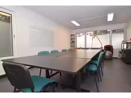 très belle surface de bureaux avec possibilité garage(s)