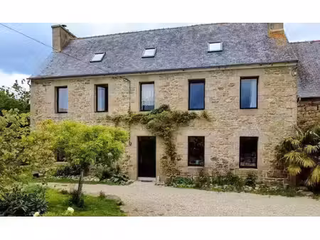 le charme de la pierre entre mer et campagne.