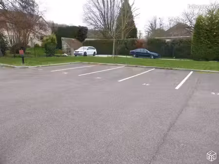 places de parking dans résidence à provins
