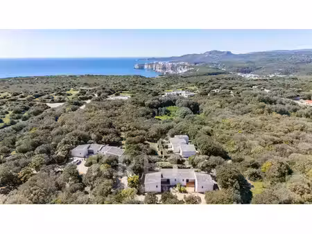 ensemble immobilier de charme au cœur d'un domaine privé à bonif