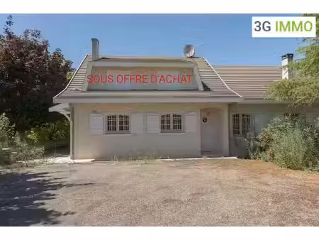 maison et grand terrain 10 pièces