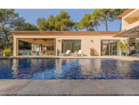à 20 min de nîmes | elegante villa contemporaine  piscine à débordement et t2 indépendant