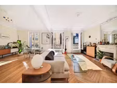 paris 3e - cœur marais - appartement traversant accessible par ascenseur