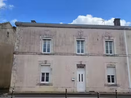 belle maison de maître avec dépendances au coeur