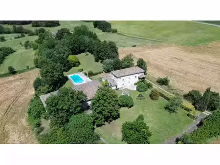 bourg de visa maison authentique en pierre avec 4 chambres  grange et piscine 4857m2...