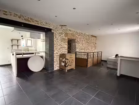 une maison à réinventer  au cœur d'un secteur stratégique