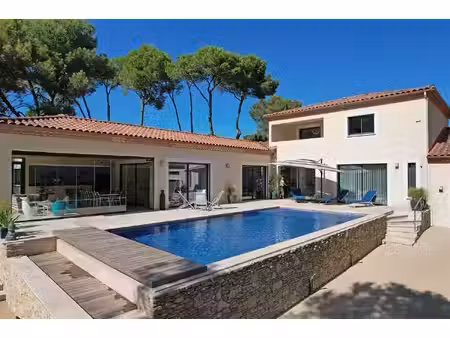 villa de cinq chambres à nages-et-solorgues