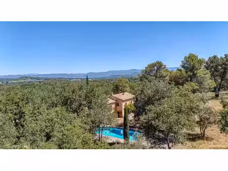à vendre à bonnieux – mas provençal du xixe siècle avec piscine et vaste terrain naturel
