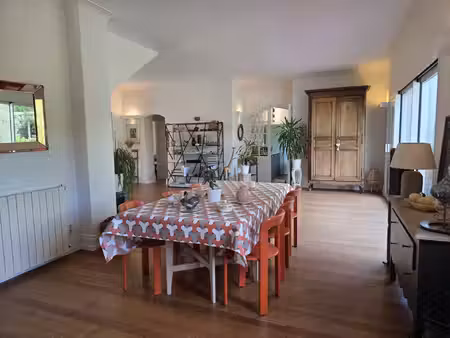 un art de vivre au cœur de la campagne gersoise  propriété contemporaine avec dépendances.