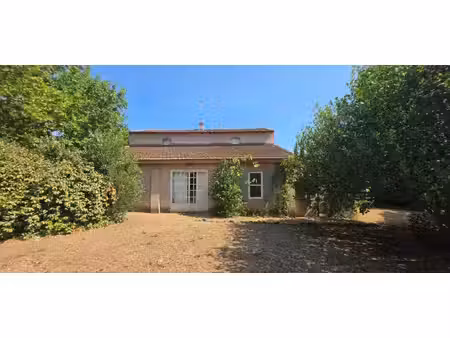 le muy: demeure de prestige en pierre  une propriété de caractère au coeur de la provence.