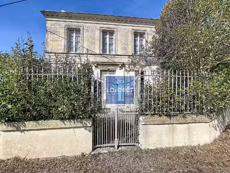 charmante maison en pierre avec garages et dépendances