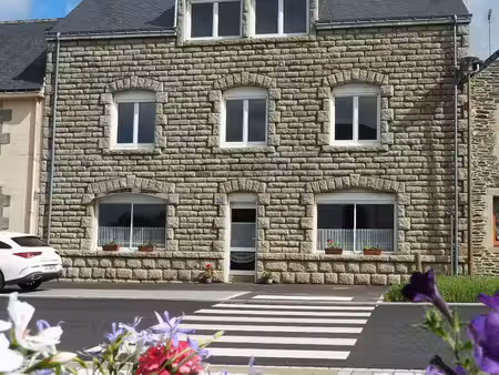remungol - immeuble 157 m² + 50 m² complémentaires avec petit espace jardin intérieur