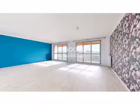 courlancy- appartement de type 5 avec balcon  parking et cave