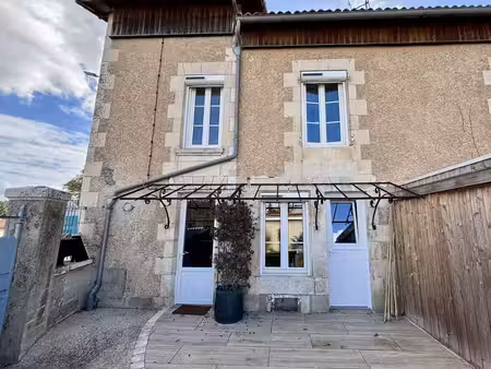 maison de ville avec suite parentale et cave -- saint-benoît