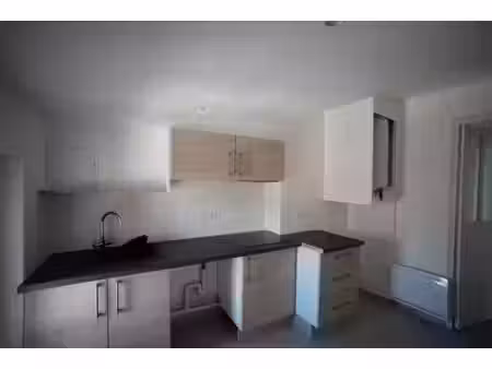 appartement très agréable entièrement rénové au coeur du village au calme