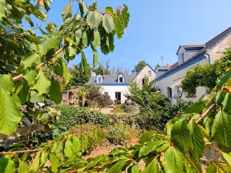 ile de groix - domaine 9600m2  2 habitations. maison de154m2 sortie d'un livre...