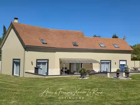 grande maison bien conçu de 217 m2 sur un terrain de 3426 m2 à 10km de houlgate ou villers