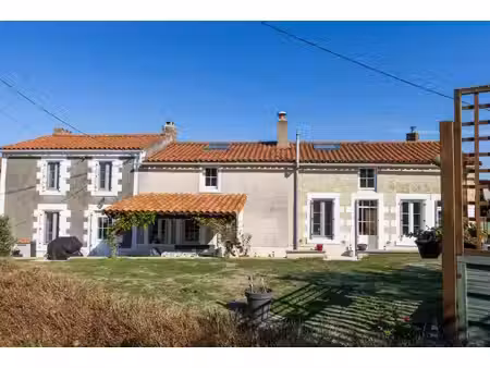 belle maison de campagne avec 3 chambres et 3 salles de bains – à visiter absolument !