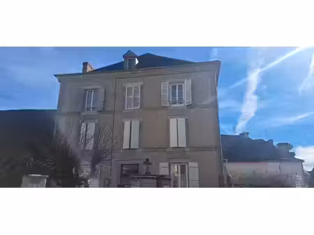 appartement à rénover dans une belle bâtisse - juillac