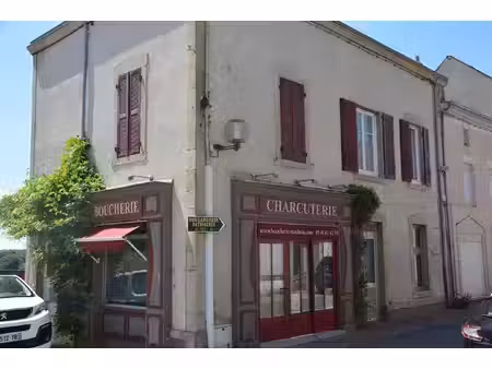 local commercial avec fonds de commerce et maison d'habitation à mauléon.