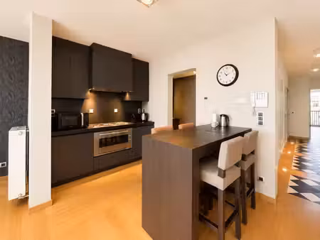 louise - elégant appartement (2ch/2sdb) meublé avec terrasse