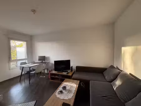 à louer t1 bis avec balcon et stationnement nantes  quar