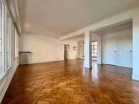 appartement 5 pièces de 100 m² - paris 16ème  quai louis-blériot