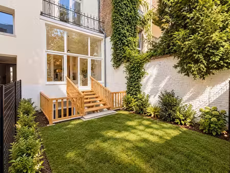 souplex d’exception avec jardin privatif & volumes élégants