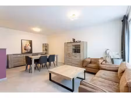 appartement 2 chambres avec terrasse et peb a au centre de