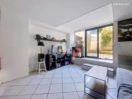 studio 3 pièces 69 m²