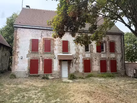 demeure entièrement rénovée de 230 m2 située à auneuil avec dependances