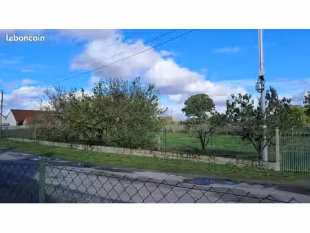 vends terrain à construire de 948 mètres carrés