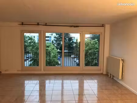 appartement 70 m² massy place de france 1350 euros cc