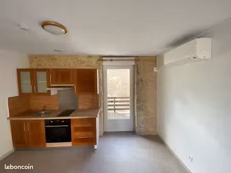 apparemment t2 avec terrasse  parfait etat climatisé