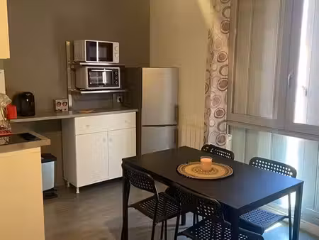 studio 18m2 avec parking dispo à partir du 28/12