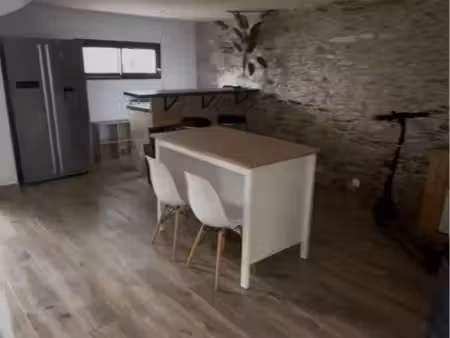 logement de 50 m² contre garde d’enfants – disponible à partir du 15 novembre