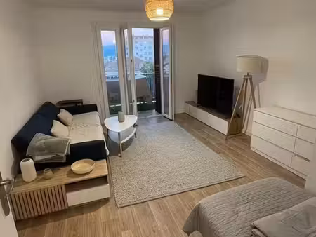 grand t1 semi équipé à l'année