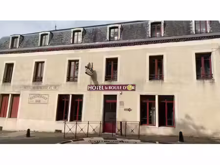 a vendre le fond de commerce et les murs 570000eur frais d'age