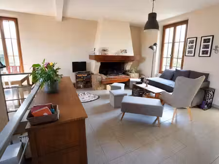 maison individuelle non mitoyenne avec 3 chambres  terrasse et g