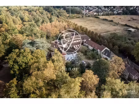 sucy-en-brie val-de-marne- maison ancienne dans domaine privé et boisé d'un château 14 km.