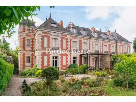 à soisy-sur-seine  dans un château néo-classique non loin de la seine  un appartement en..