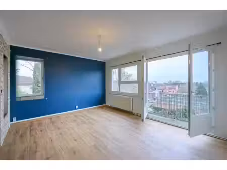 appartement t3 refait à neuf avec balcon et parking