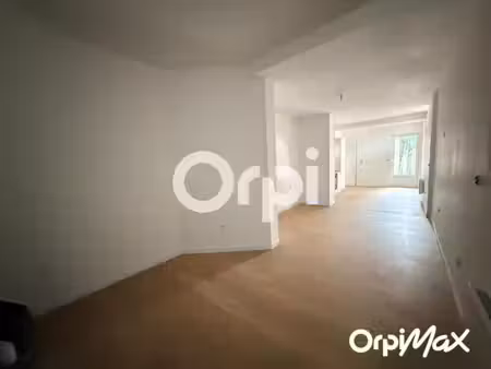 maison à vendre 3 chambres dont 1 au rez de chaussée + cour