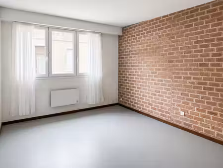 studio quartier saint genès à rafraichir