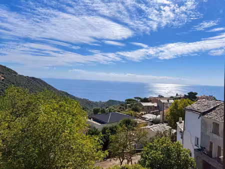 maison de village – 79 m² au total avec terrain de 300 m² ?