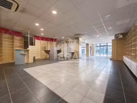 à louer - ensemble commercial de 295 m² avec cave - salbris