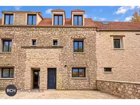 maison de ville en pierre entièrement rénovée avec terrasse et jardin